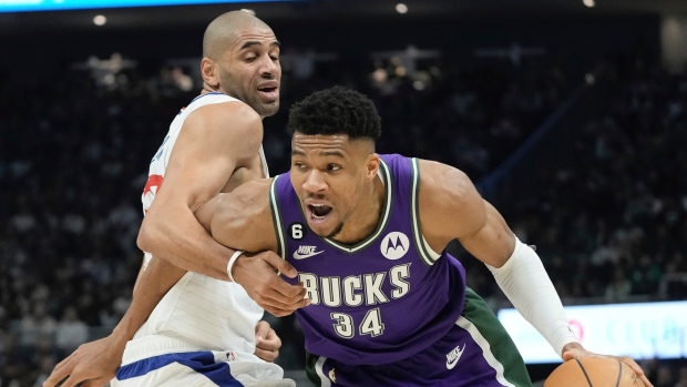Giannis explota en victoria frente a los Clippers