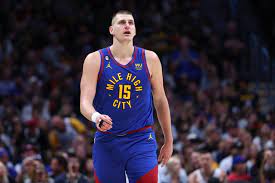Jokic guía victoria de los Nuggets